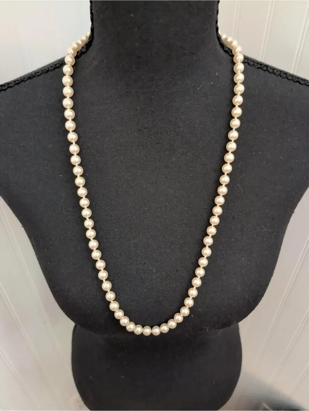 Vintage Classic Quiet Luxury Pearl 28